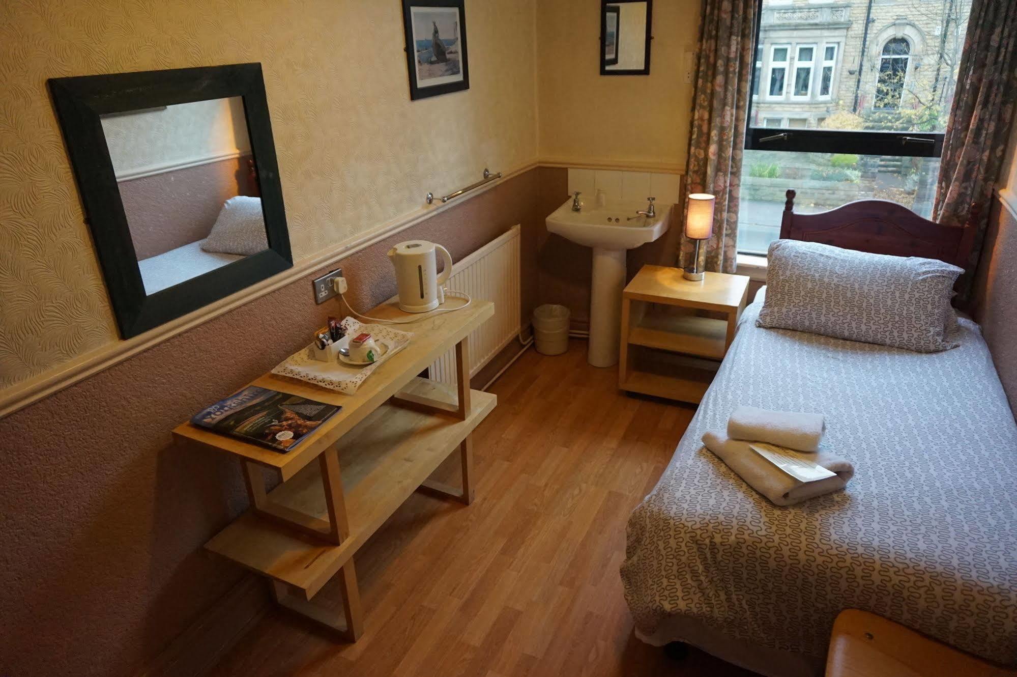 The Boundary Hotel - B&B Leeds  Exterior photo