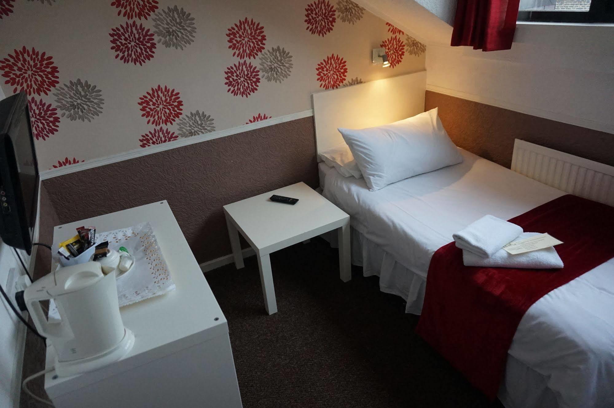 The Boundary Hotel - B&B Leeds  Exterior photo